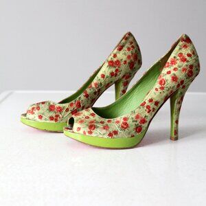 Betsey Johnson green floral pumps size 8